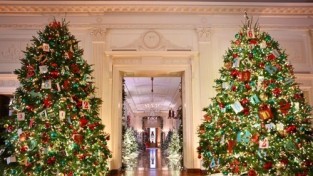크리스마스 장식으로 한껏 치장한 美 백악관