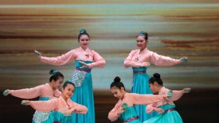 러시아 사할린 에트노스예술학교 공연단 모습.
