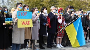 '러시아는 전쟁을 멈춰라'